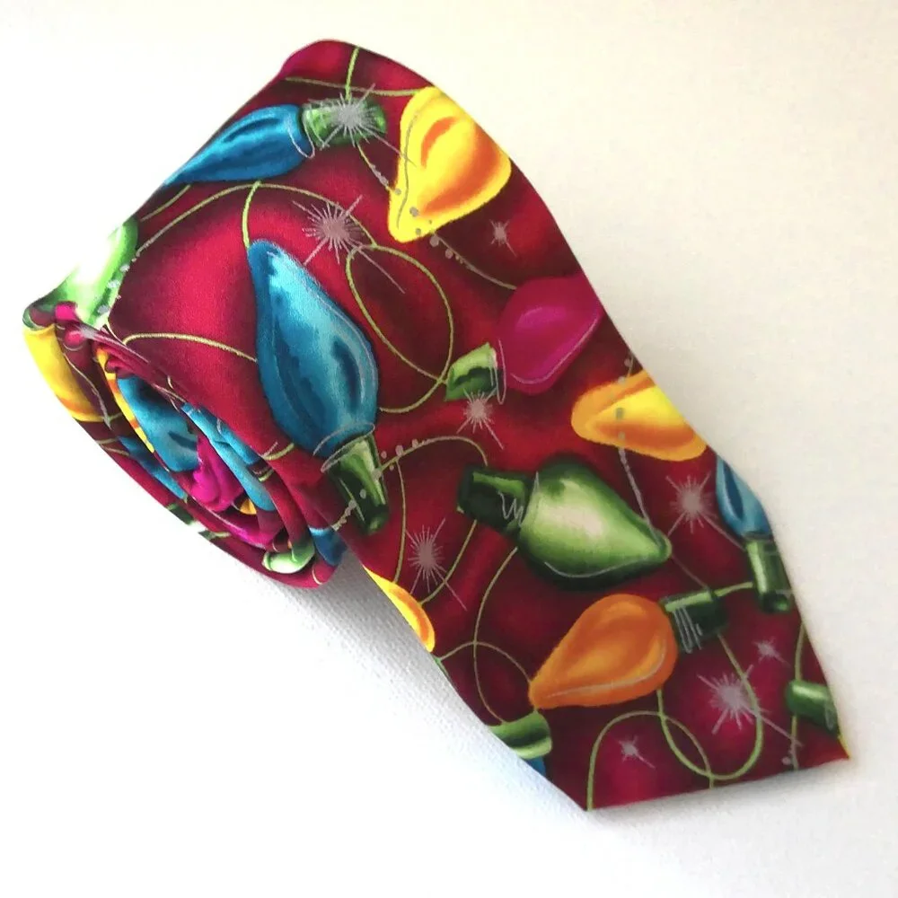 St Nicholas Square Men's Neck Tie Christmas Lights Colors EUC 3 1/4